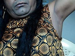 Indian girl shaving armpits hair by straight razor..AVI