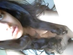 Sexy Indian Girl Records Herself Nude in shower